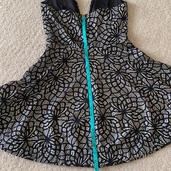 Black and Beige Dress - Plunge Front - Trac - Picture 16 of 16